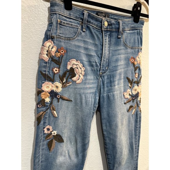 Abercrombie & Fitch Simone High Rise Ankle 27W Floral Embroidered Denim Jeans - Picture 4 of 15